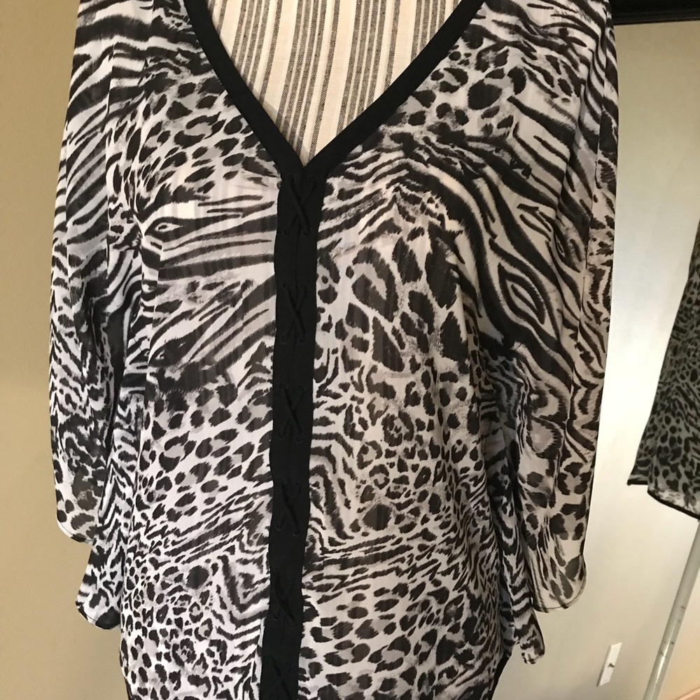 Guess top